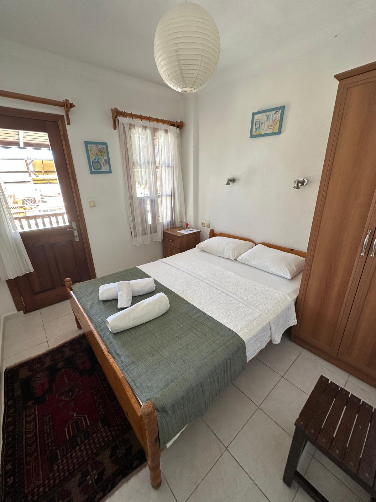Room 02